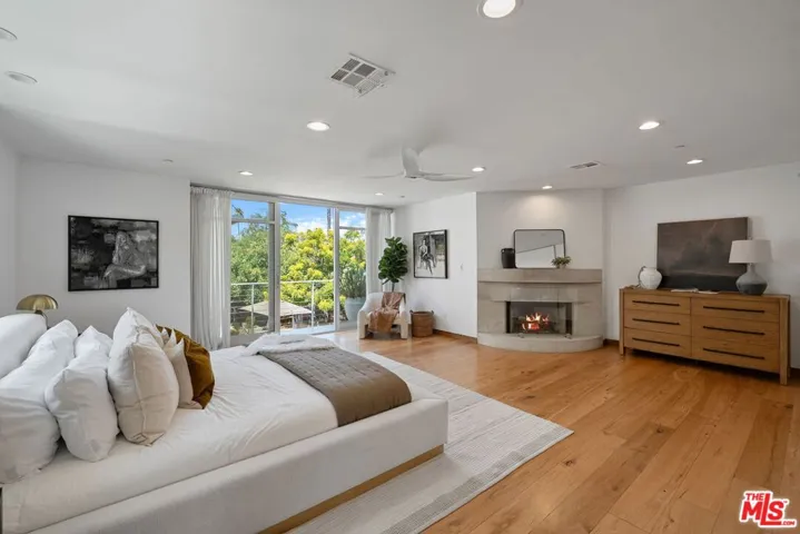 512 Brooks Avenue 6, Los Angeles, California 90291