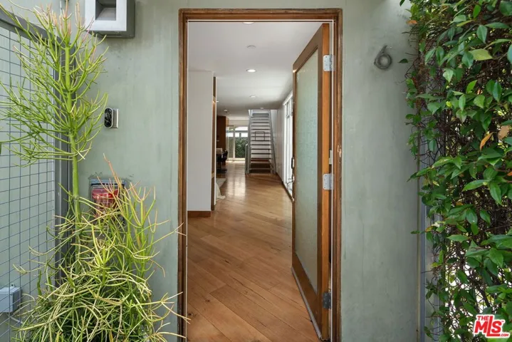 512 Brooks Avenue 6, Los Angeles, California 90291