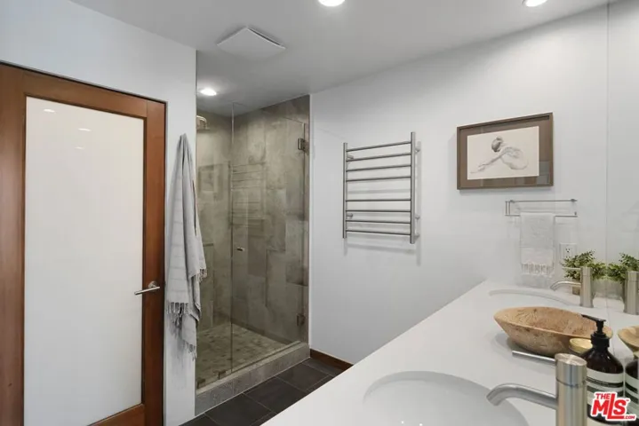512 Brooks Avenue 6, Los Angeles, California 90291