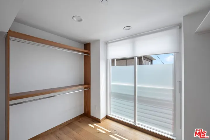 512 Brooks Avenue 6, Los Angeles, California 90291