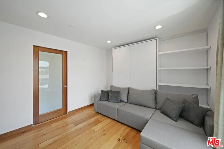 512 Brooks Avenue 6, Los Angeles, California 90291