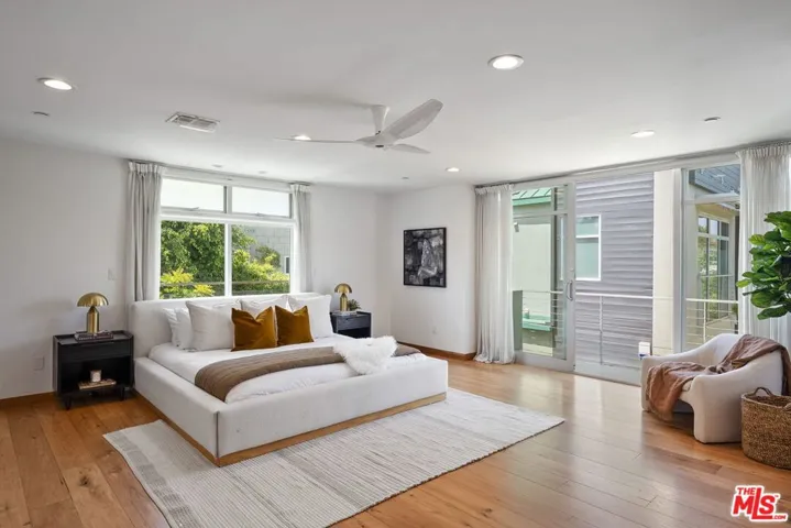 512 Brooks Avenue 6, Los Angeles, California 90291