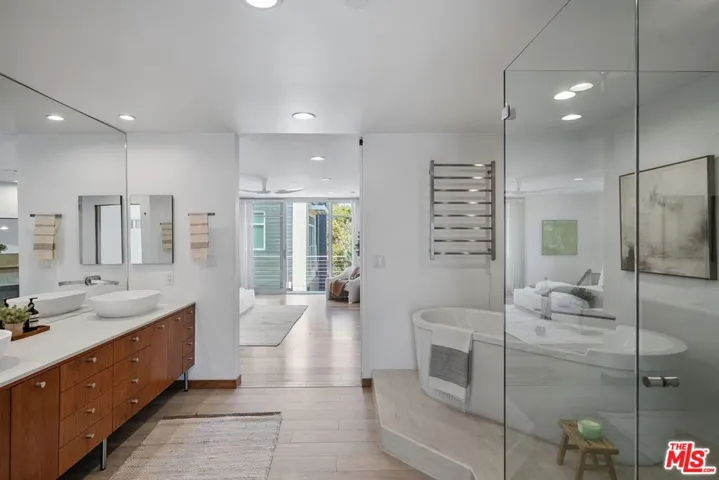 512 Brooks Avenue 6, Los Angeles, California 90291