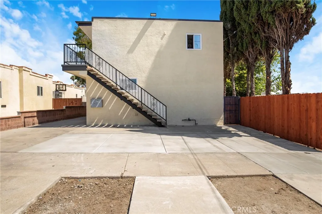 564 W Macarthur