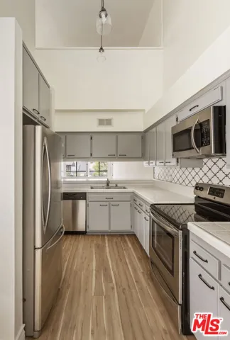 1900 Vine Street 403, Los Angeles, California 90068