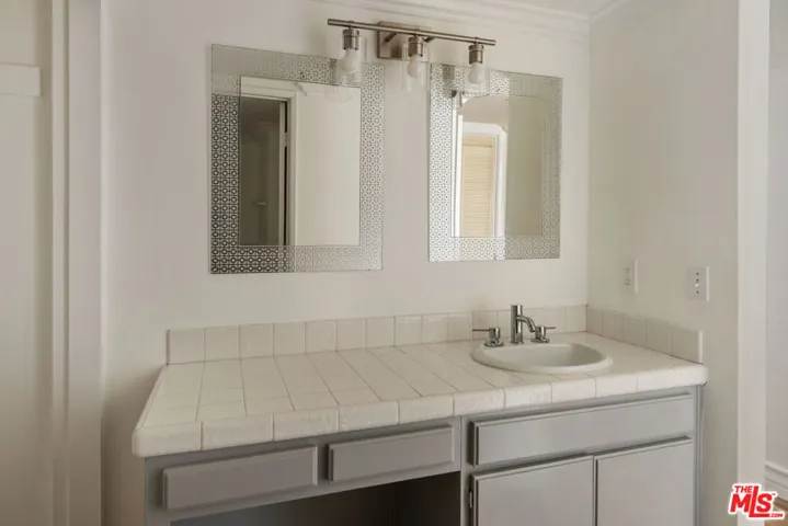 1900 Vine Street 403, Los Angeles, California 90068