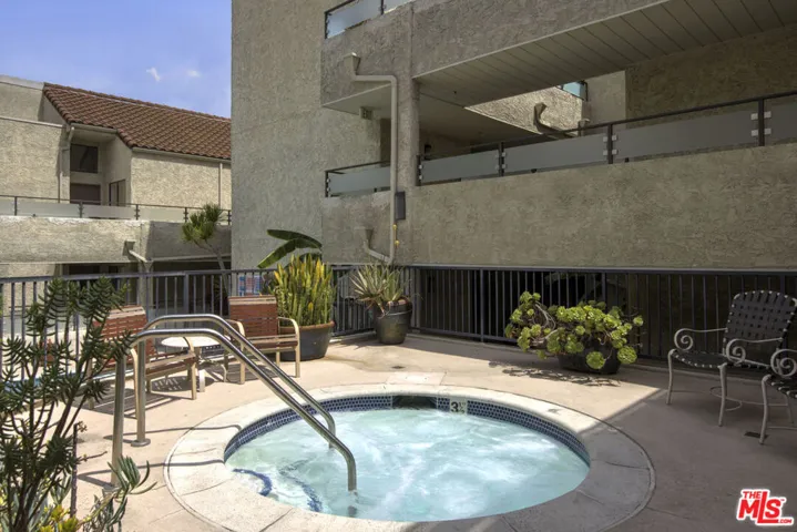 1900 Vine Street 403, Los Angeles, California 90068