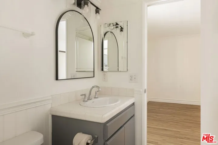 1900 Vine Street 403, Los Angeles, California 90068
