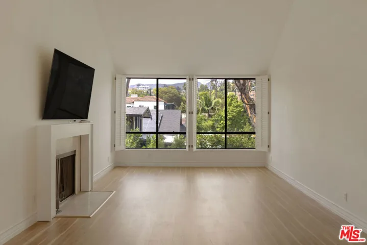1900 Vine Street 403, Los Angeles, California 90068
