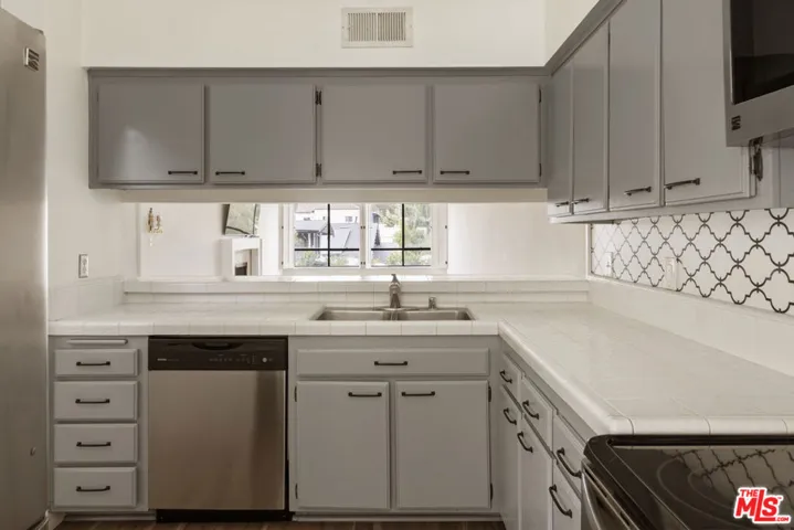 1900 Vine Street 403, Los Angeles, California 90068
