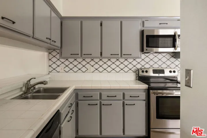 1900 Vine Street 403, Los Angeles, California 90068