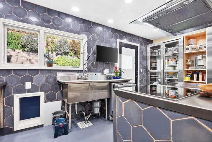 3405 Aveley Place, San Diego, California 92111