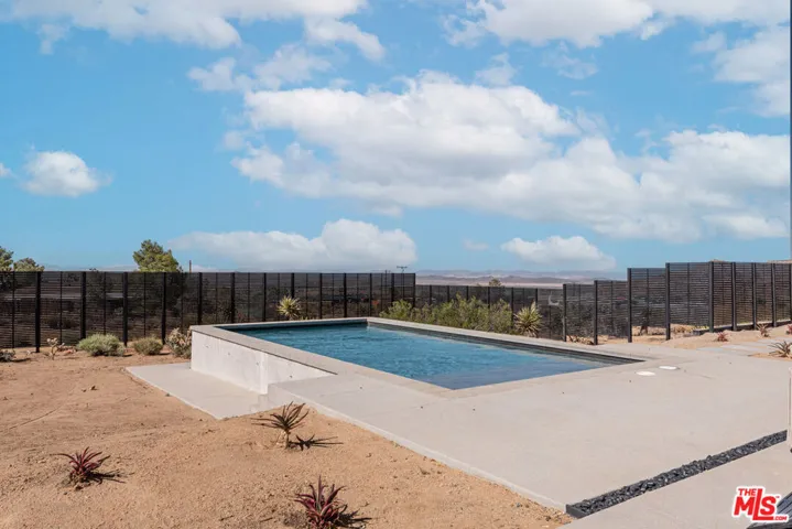 61464 Melton Trail, Joshua Tree, California 92252