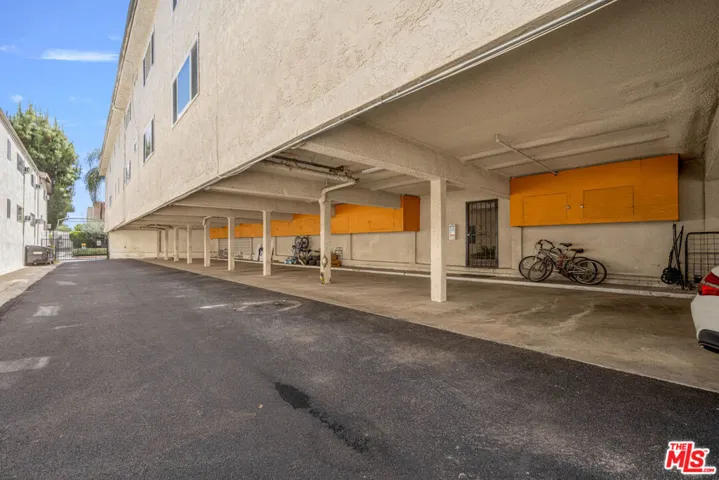 5301 Yarmouth Avenue 2, Los Angeles, California 91316
