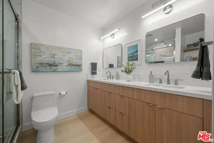 5301 Yarmouth Avenue 2, Los Angeles, California 91316