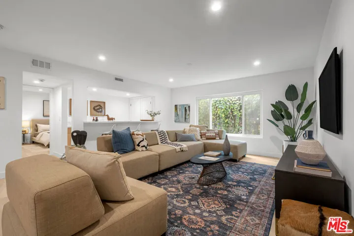 5301 Yarmouth Avenue 2, Los Angeles, California 91316
