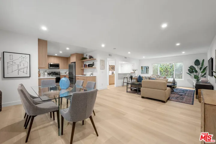 5301 Yarmouth Avenue 2, Los Angeles, California 91316