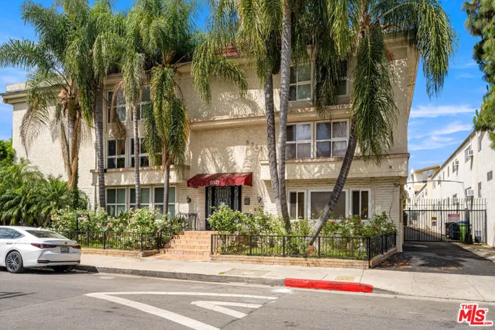 5301 Yarmouth Avenue 2, Los Angeles, California 91316