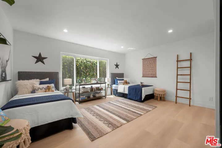 5301 Yarmouth Avenue 2, Los Angeles, California 91316
