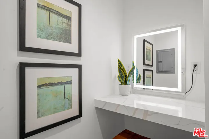 5301 Yarmouth Avenue 2, Los Angeles, California 91316