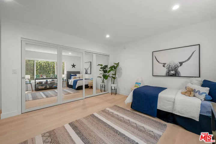 5301 Yarmouth Avenue 2, Los Angeles, California 91316
