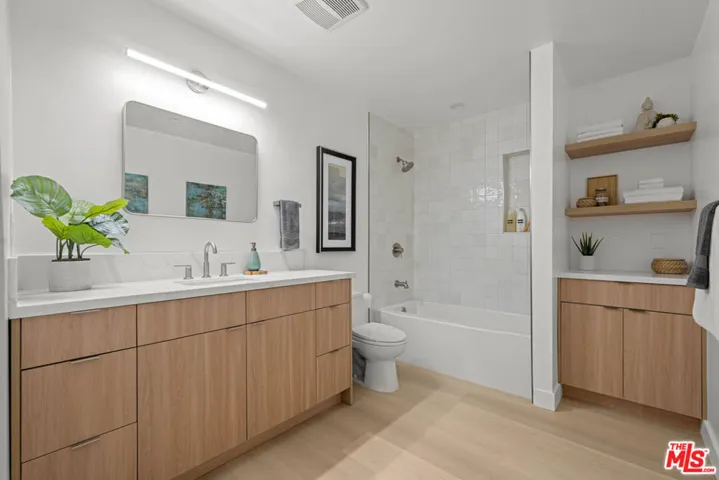 5301 Yarmouth Avenue 2, Los Angeles, California 91316