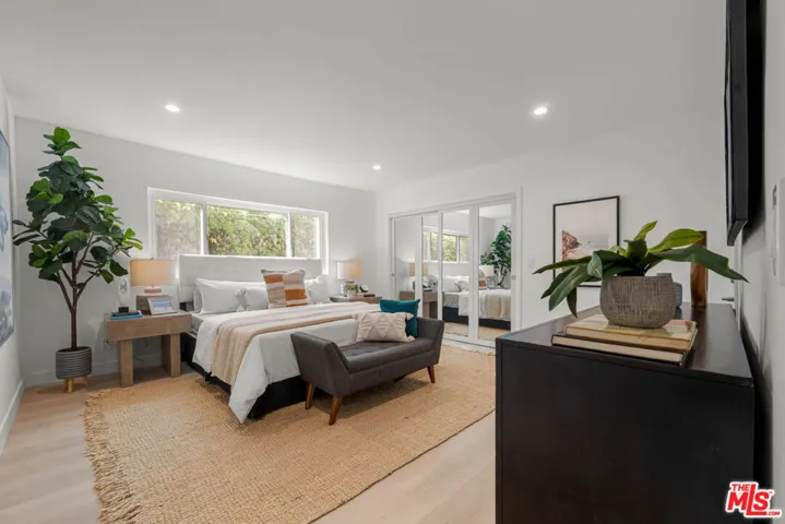 5301 Yarmouth Avenue 2, Los Angeles, California 91316