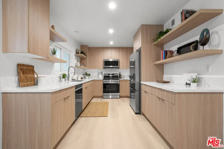 5301 Yarmouth Avenue 2, Los Angeles, California 91316