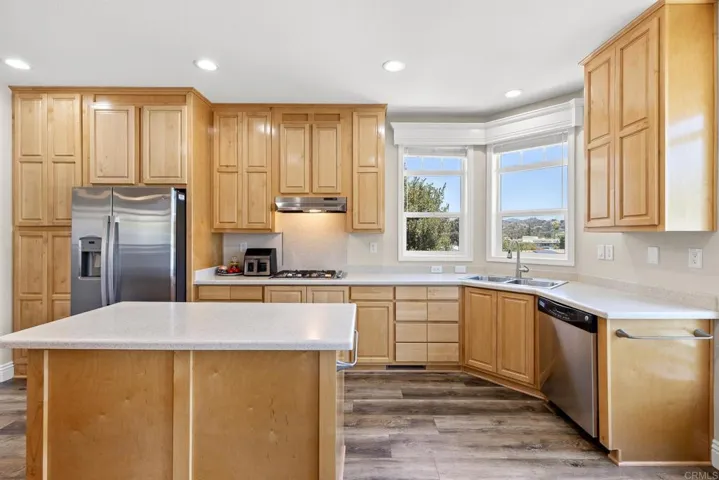 Kitchen Maple cabinetry