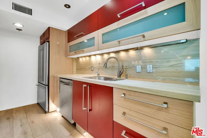 4501 Cedros Avenue 206, Sherman Oaks, California 91403
