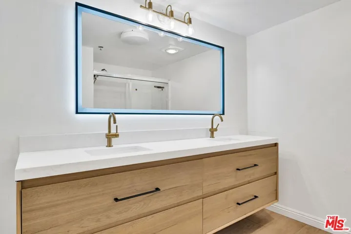 4501 Cedros Avenue 206, Sherman Oaks, California 91403