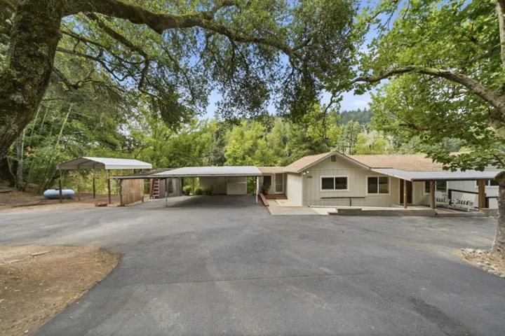 2701 Rio Lindo Avenue, Healdsburg, California 95448