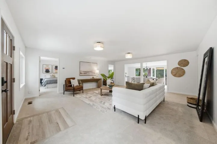 2701 Rio Lindo Avenue, Healdsburg, California 95448