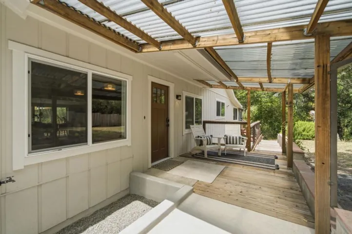 2701 Rio Lindo Avenue, Healdsburg, California 95448