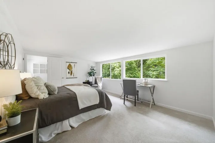 2701 Rio Lindo Avenue, Healdsburg, California 95448