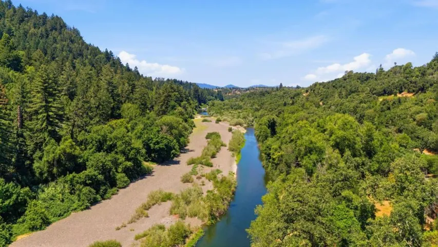 2701 Rio Lindo Avenue, Healdsburg, California 95448