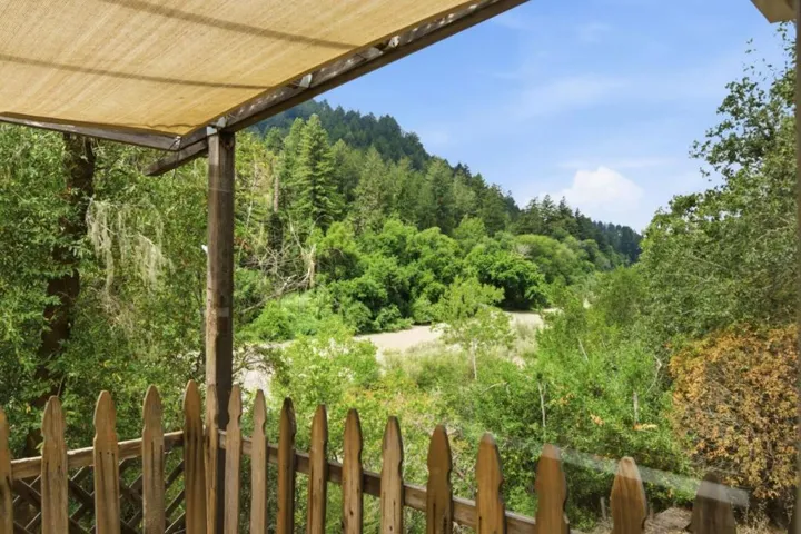 2701 Rio Lindo Avenue, Healdsburg, California 95448