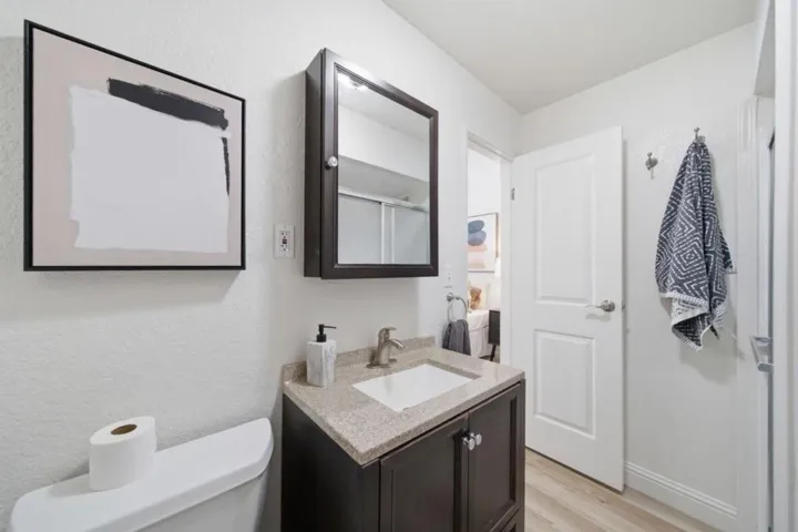 2701 Rio Lindo Avenue, Healdsburg, California 95448