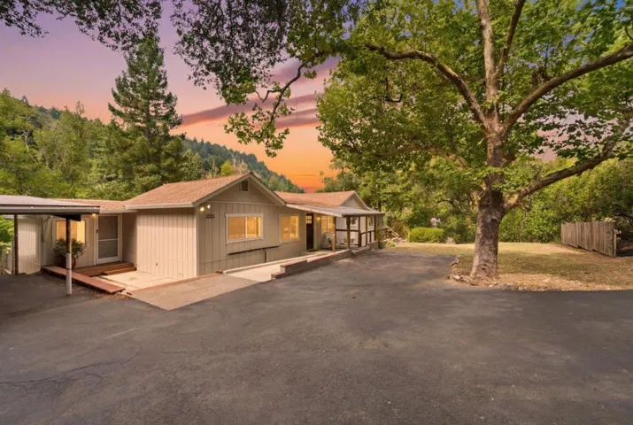 2701 Rio Lindo Avenue, Healdsburg, California 95448