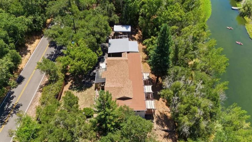 2701 Rio Lindo Avenue, Healdsburg, California 95448
