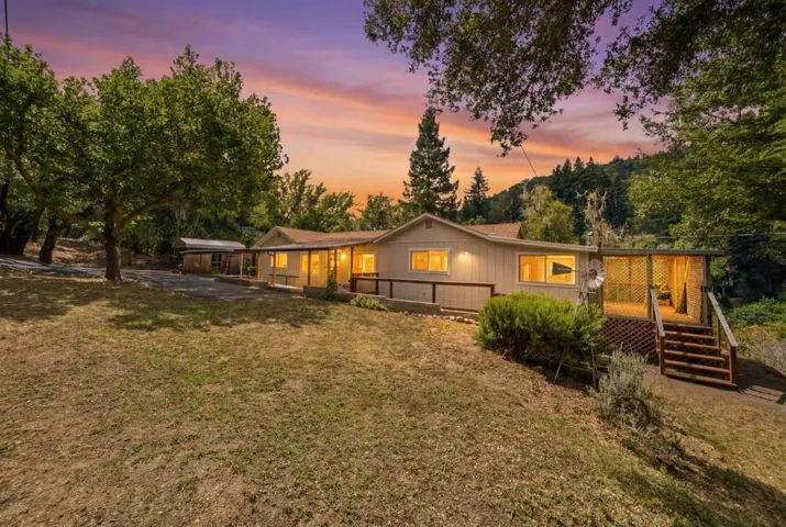 2701 Rio Lindo Avenue, Healdsburg, California 95448