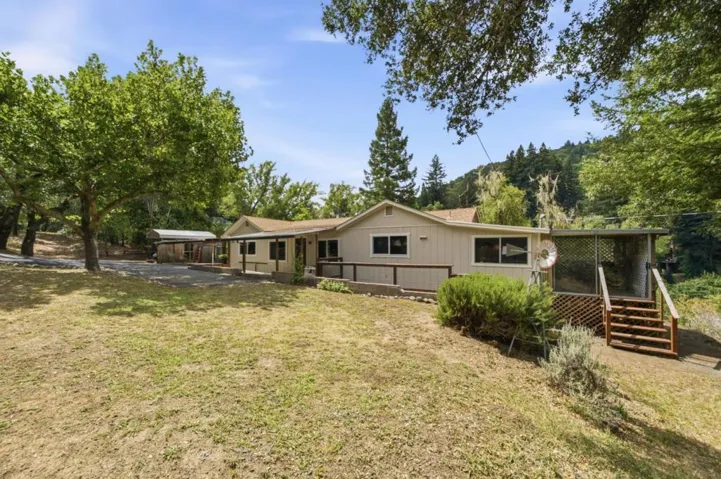 2701 Rio Lindo Avenue, Healdsburg, California 95448