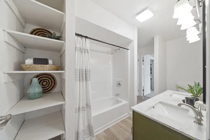 2701 Rio Lindo Avenue, Healdsburg, California 95448