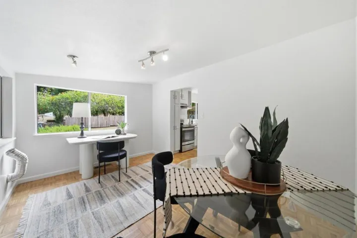 2701 Rio Lindo Avenue, Healdsburg, California 95448