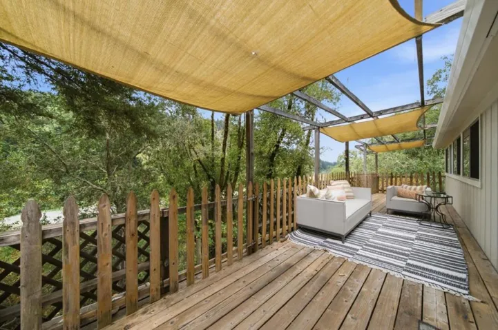 2701 Rio Lindo Avenue, Healdsburg, California 95448