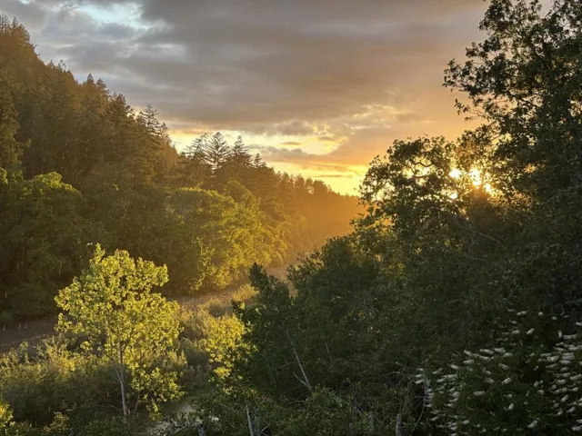 2701 Rio Lindo Avenue, Healdsburg, California 95448