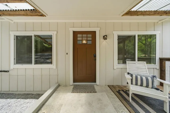 2701 Rio Lindo Avenue, Healdsburg, California 95448