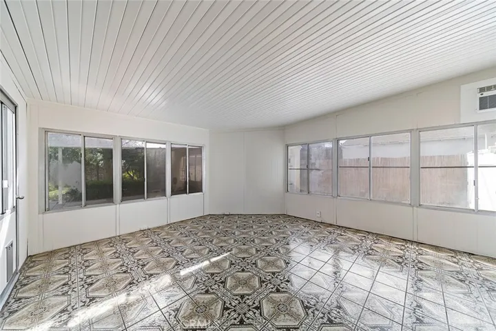 300sf Bonus Room / Sunroom