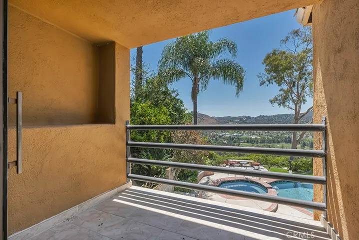 24508 Park Granada, Calabasas, California 91302