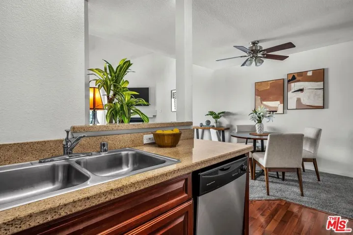 21520 Burbank Boulevard 313, Woodland Hills, California 91367